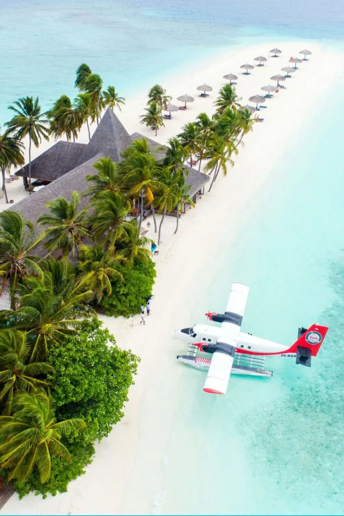 Veligandu-island-beach