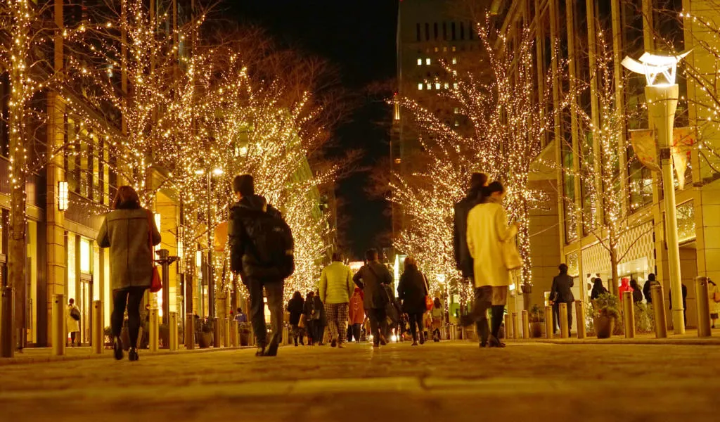 tokyo-streets-during-christmas