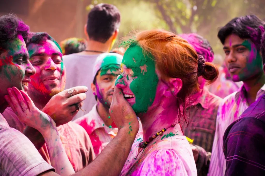 celebrate-holi-with-locals