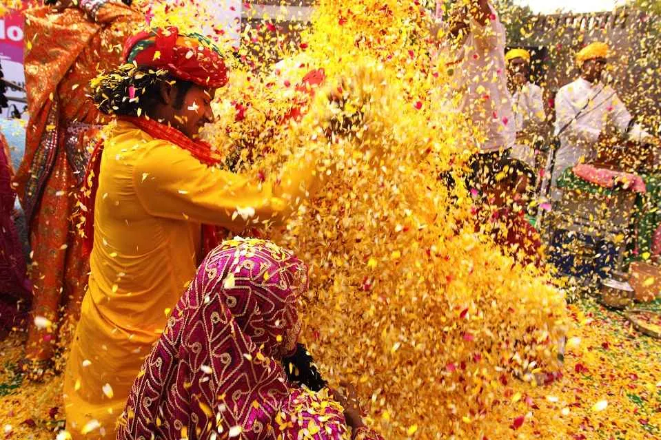 Phoolon-ki-holi-Vrindavan