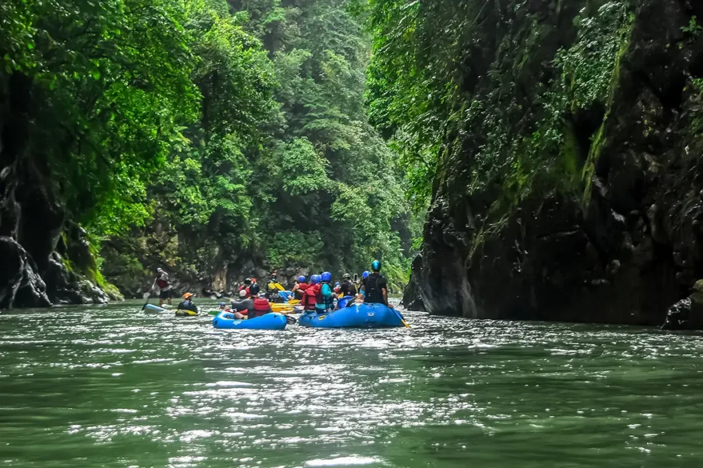 White-river-rafting-in-Costa-Rica