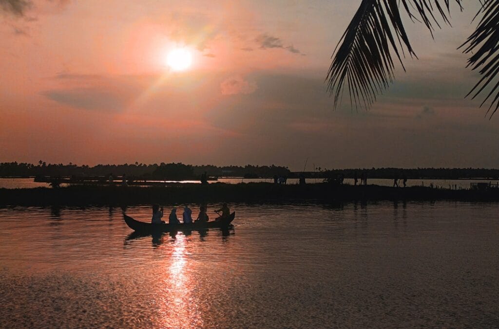 How to reach kadamakkudy?