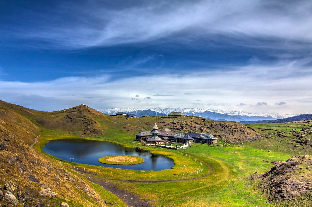 Places to stay near Parashar Lake